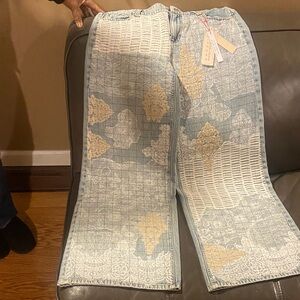 Alice + Olivia Blue and Cream Patterned Women Jeans